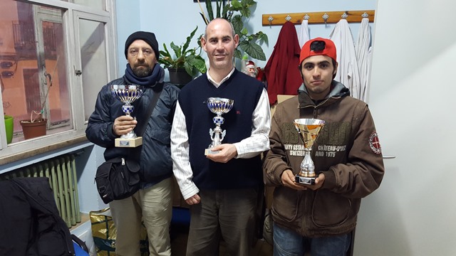 Ganadores. De izquierda a derecha (primero, segundo y tercero: Javier Pascual, Antonio López en representación de Scarlett Pinto y Aitor Salas)